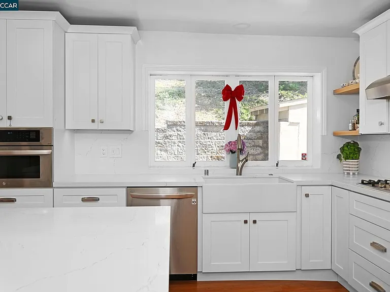 3560 Old Mountain View Dr — Photo 3