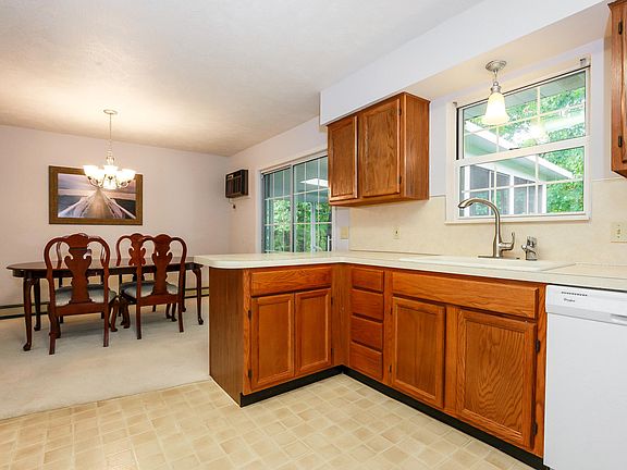 3rd image of 386 York View Ln NW