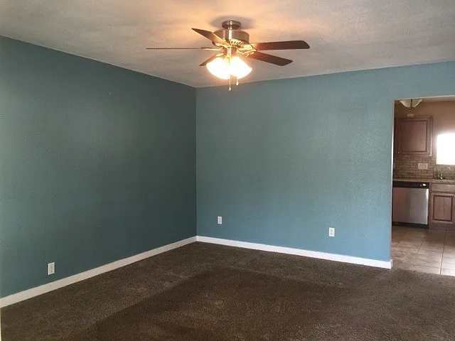 3 bed, 1200 sqft, $1,550 — Photo 2