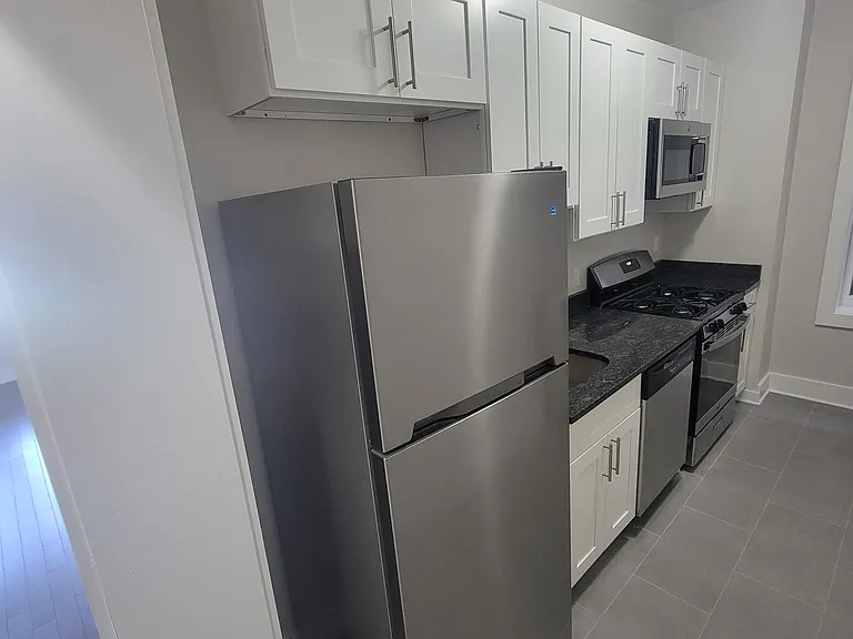 218 Duncan Ave #304 — Photo 1