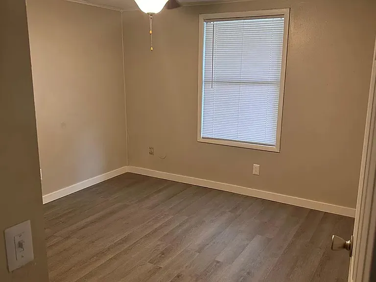 1850 Apple Valley Dr — Photo 3