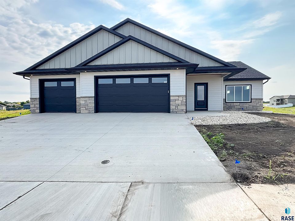 1st image of 212 W Willow Trl