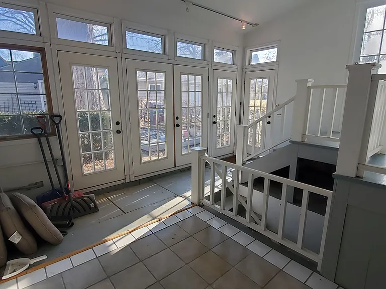 2054 N Cambridge Ave — Photo 23