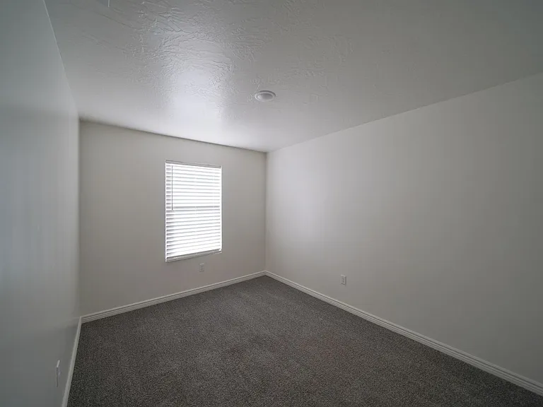 3243 S Fossil Hills Dr — Photo 36