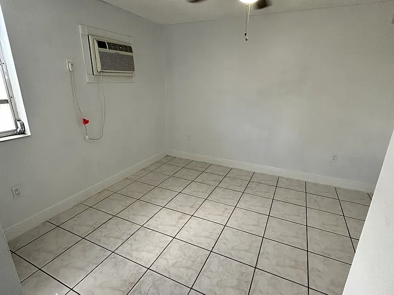 217 E 10th St #2 — Photo 7