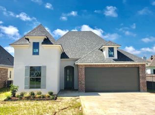 207 Meadow Gate Dr, Lafayette, LA 70508