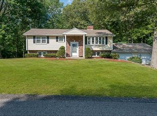 4 Westgate Rd, Cumberland, RI 02864