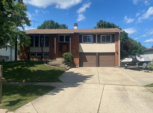 1532 Home Cir, Elk Grove Village, IL 60007