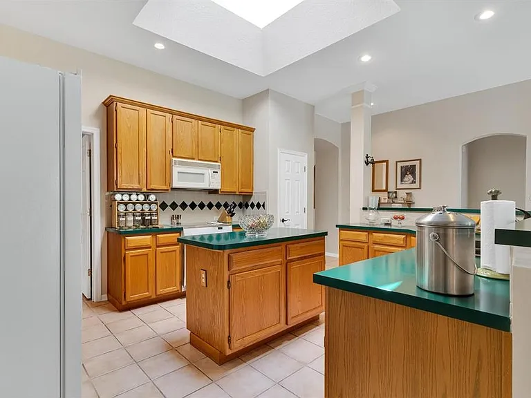 13903 Bluewater Cir — Photo 29