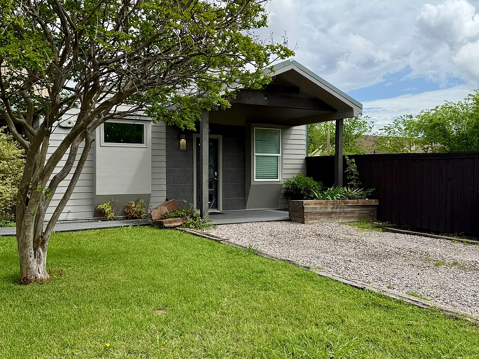 633 Rose Garden Dr #3