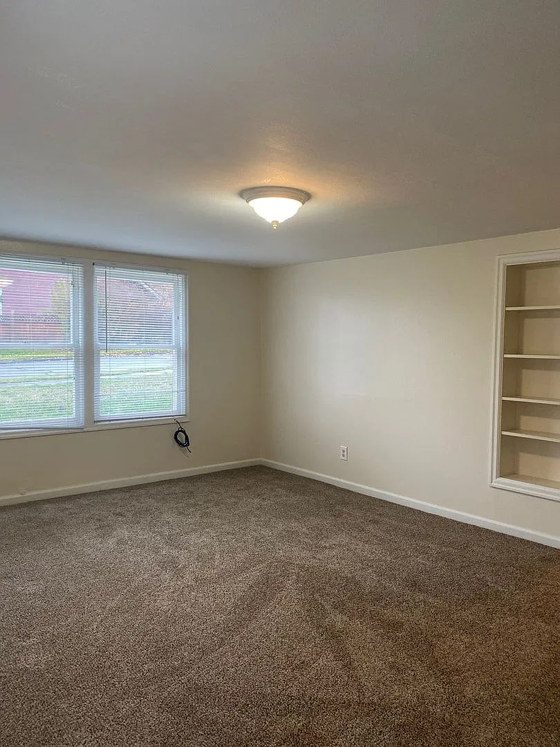 821 East 11th St. 5-Plex — Photo 2
