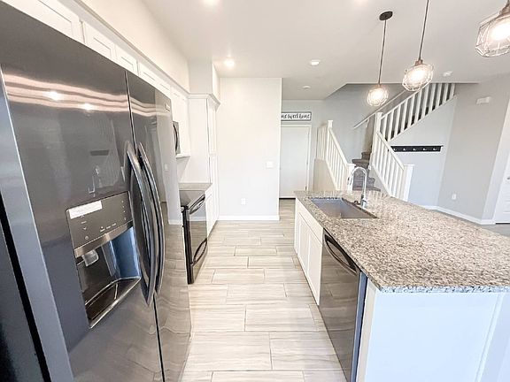 5th image of 1918 E Bridgeport Pkwy Unit 103