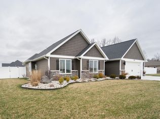 2170 Fieldcrest Dr, Bluffton, IN 46714