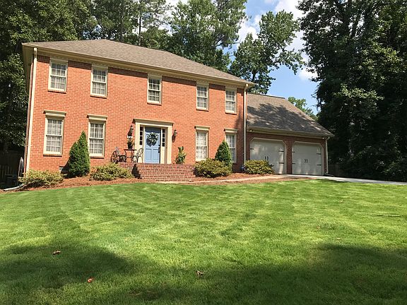 2nd image of 828 Countryside Ct SE