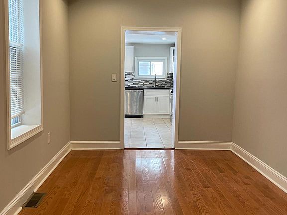 4th image of 2133 E Tioga St