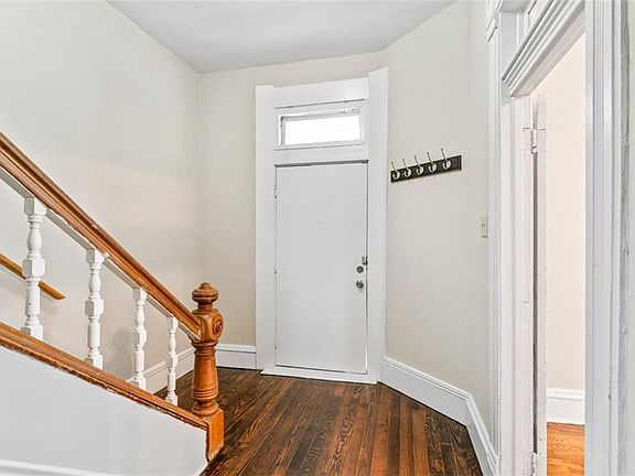 3rd image of 3248 Gillham Rd