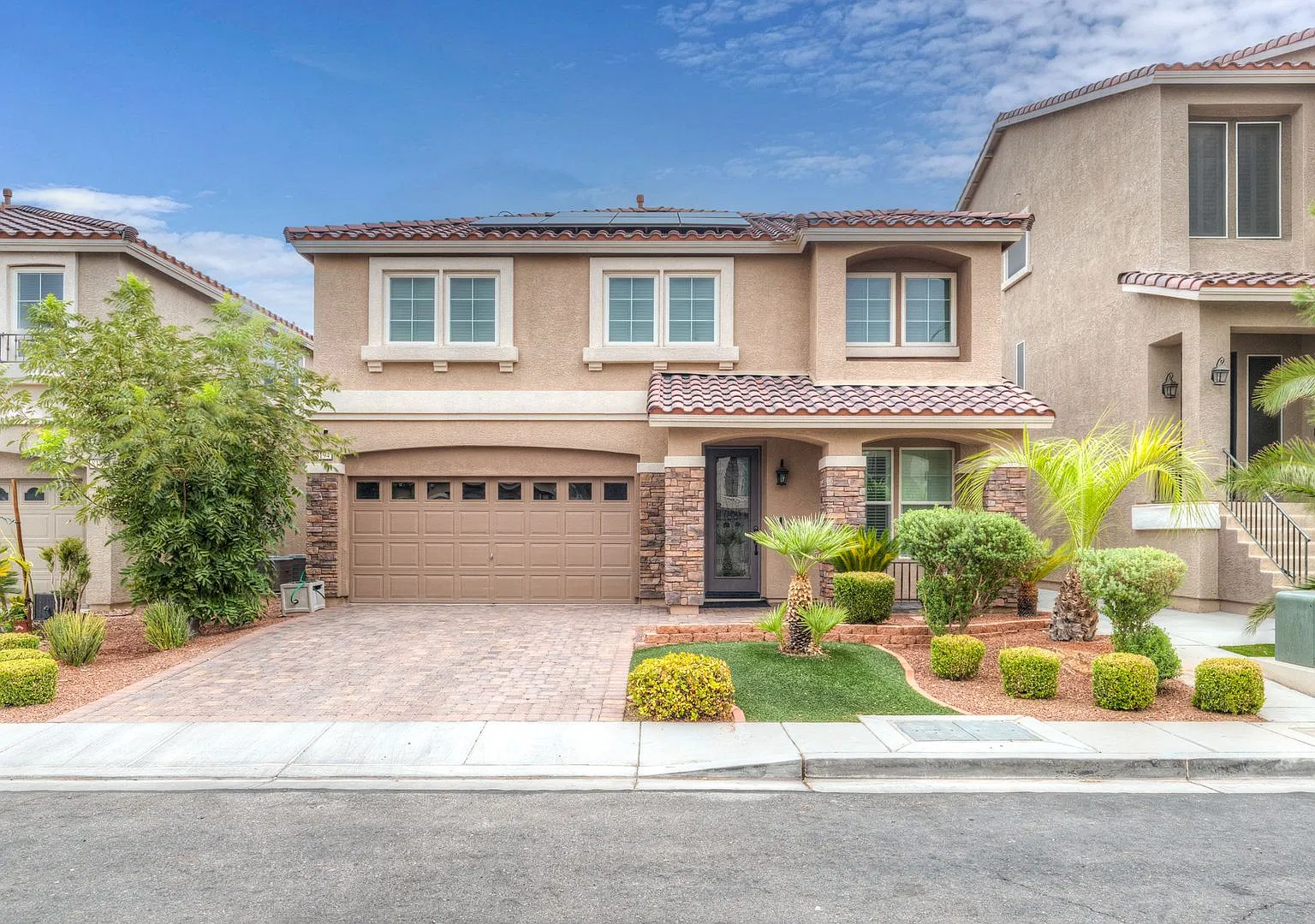 2 Story home located in Coronado Ranch — Photo 1