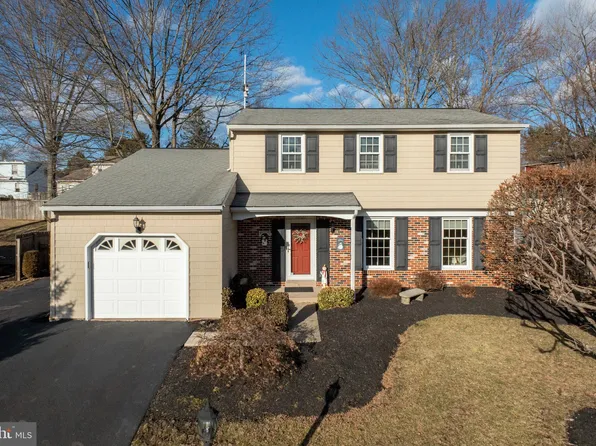 526 Pioneer Cir, Harleysville, PA 19438