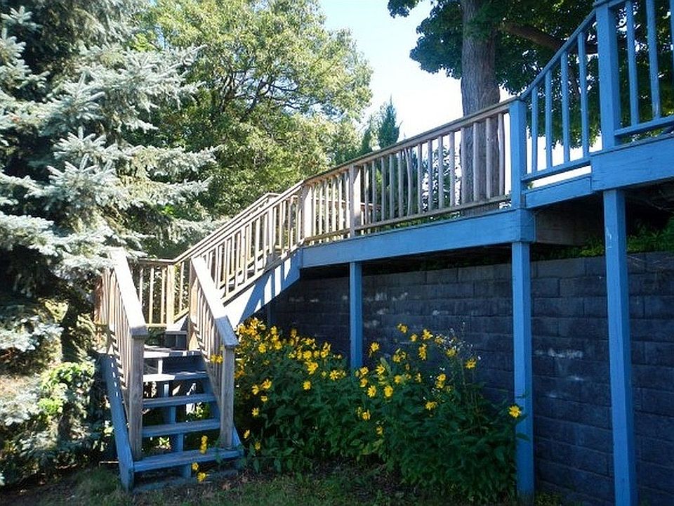 2nd image of 2737 Georgia Shore Rd