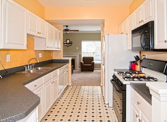 4th image of 9704 Magnolia Pointe Pl #9704
