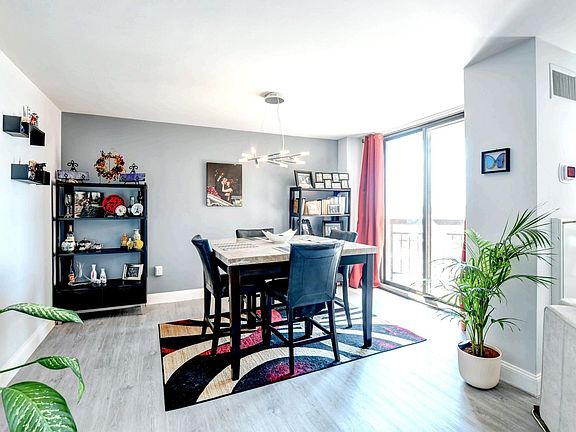5th image of 320 Harmon Cove Tower #320