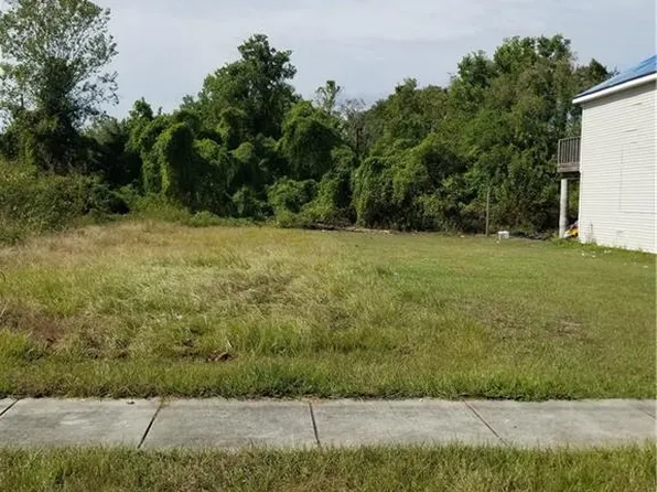 2512 Charbonnet St, New Orleans, LA 70117