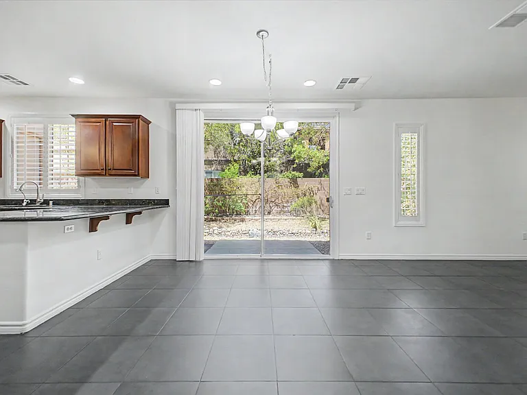 2435 Cordoba Bluff Ct — Photo 6