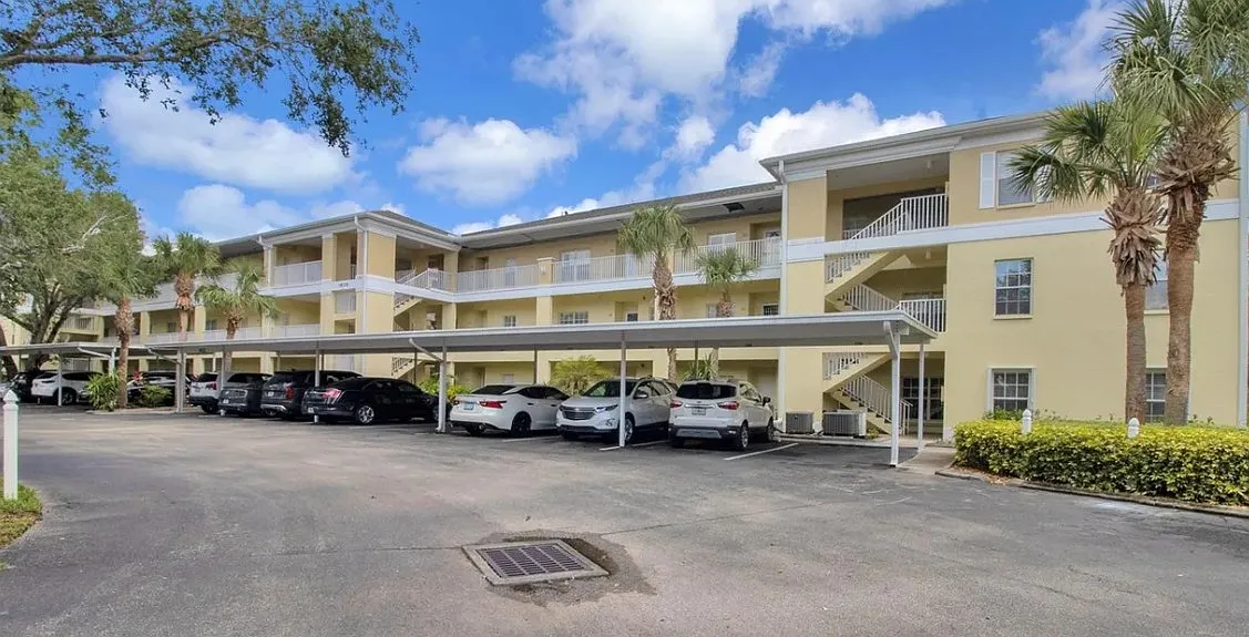 3 bed, 1207 sqft, $1,950 — Photo 1