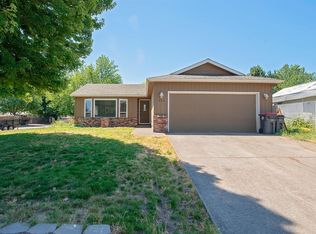 960 Hopkins Rd, Central Pt, OR 97502