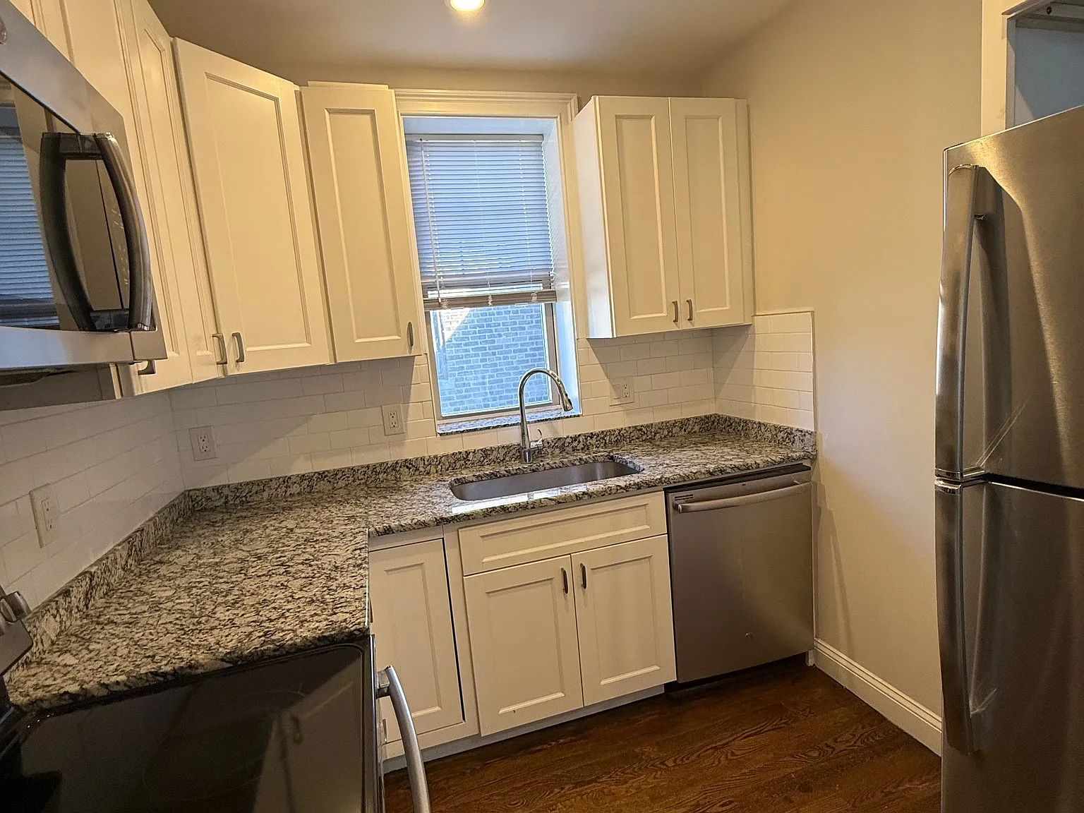 2 bed, 1.0 bath, 950 sqft, $3,595 — Photo 3