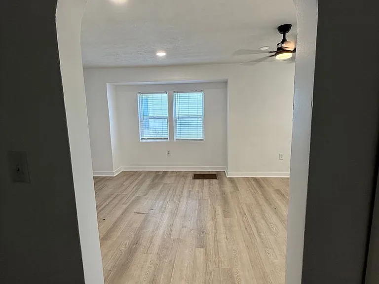 523 N Alton Ave — Photo 3