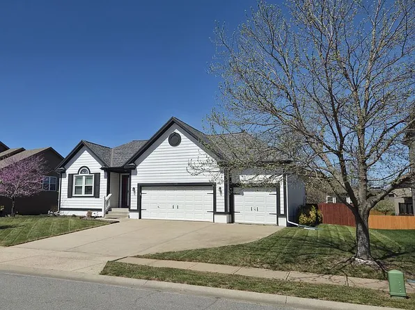 150 Cherry Hills Cir, Gardner, KS 66030