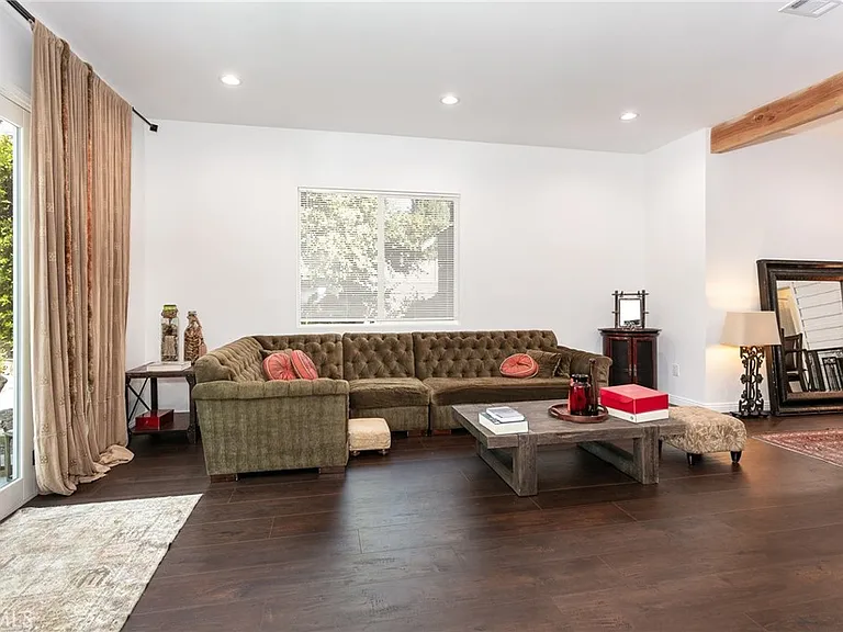 5825 Fulton Ave — Photo 7