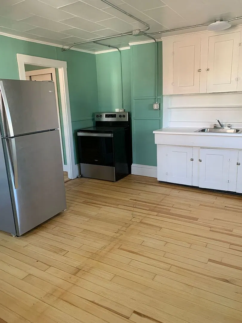 10-12 Lincoln Street — Photo 3