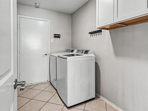 2nd image of 6144 Paddlefish Dr