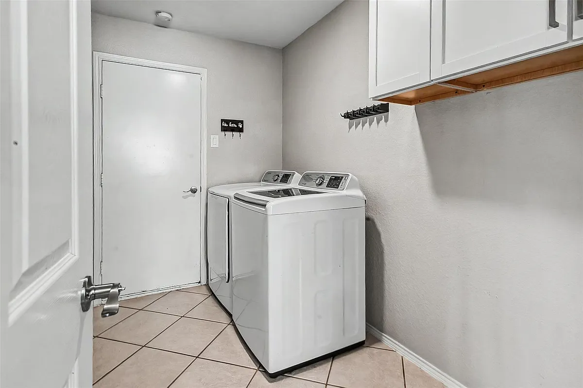 Building Photo - 6144 Paddlefish Dr