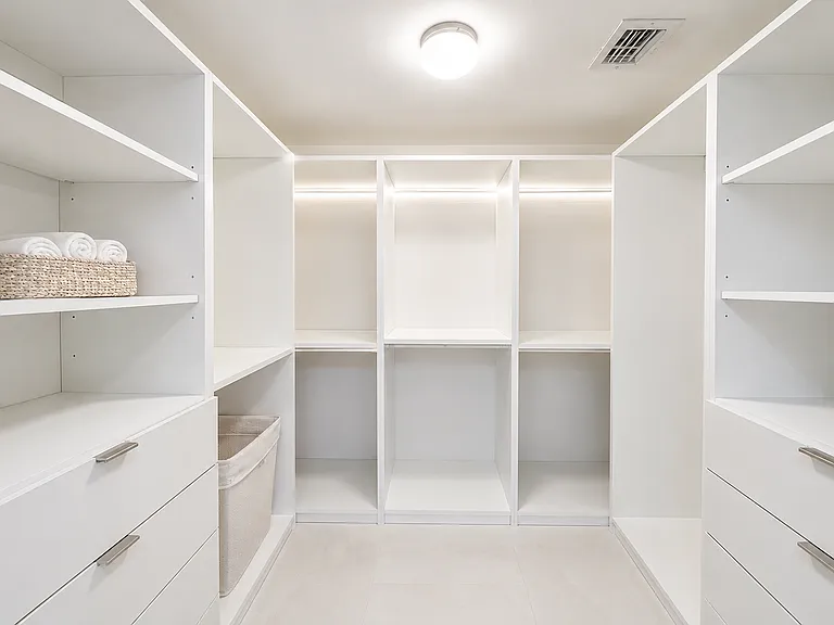 650 NE 32nd St #28 — Photo 5