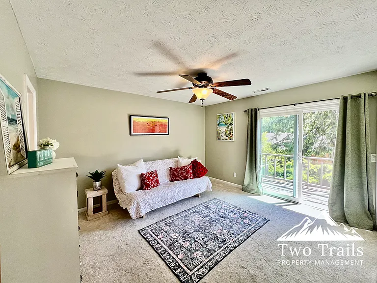 1761 Haywood Manor Rd — Photo 6