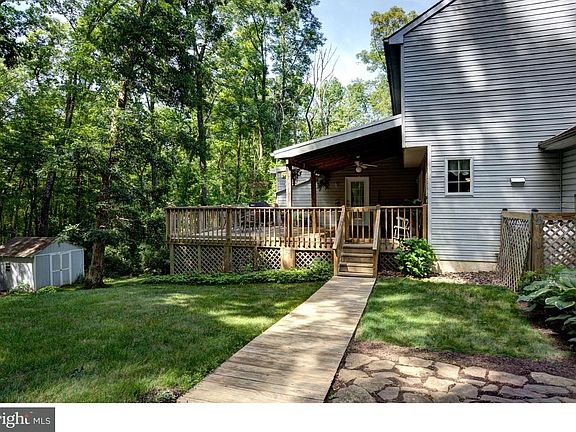 3rd image of 109 Susans Ln
