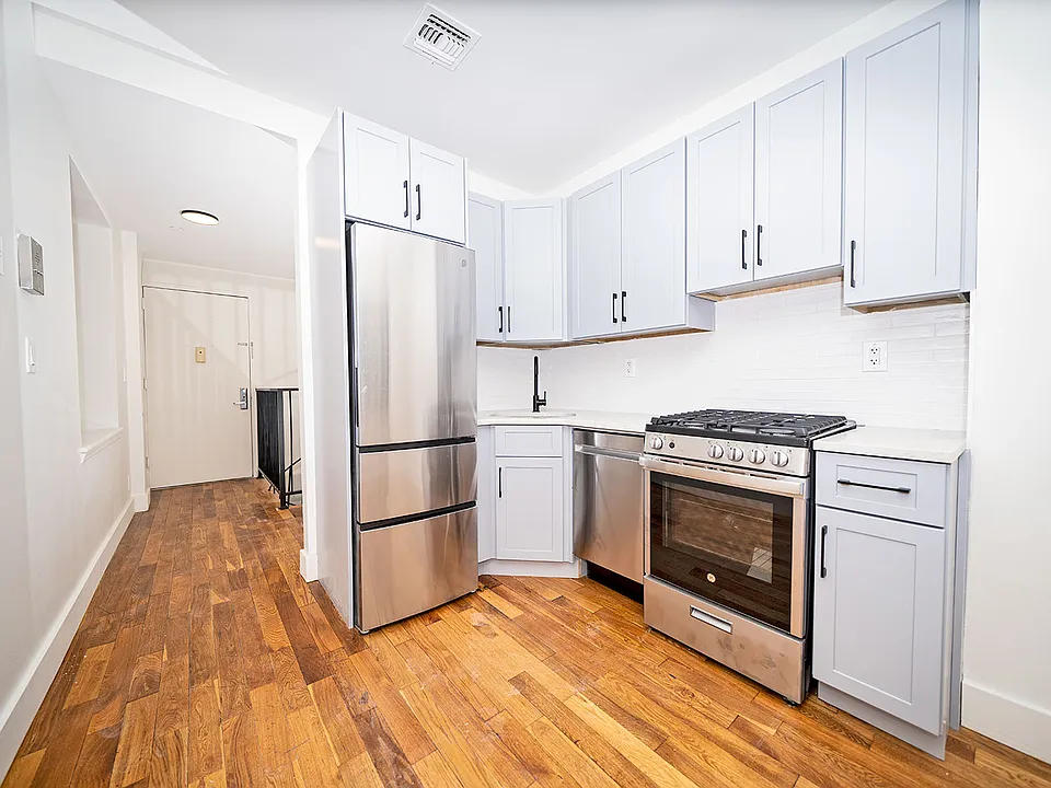 466 Pulaski St #1F