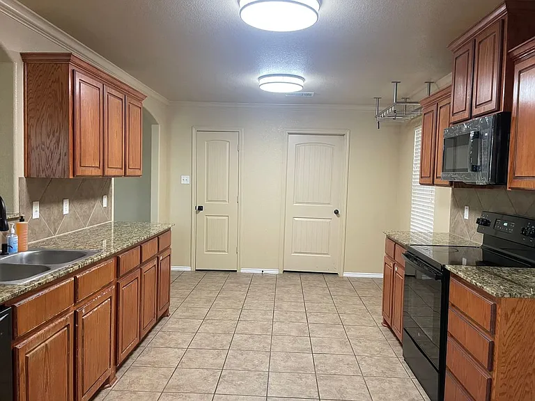 2804 Hector Dr — Photo 8