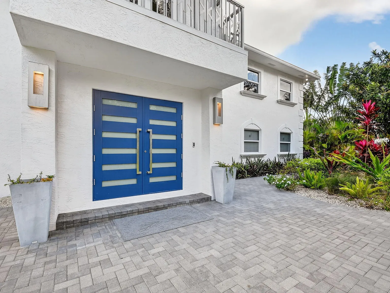 5 bed, 4.5 bath, 3390 sqft, $39,000 — Photo 3