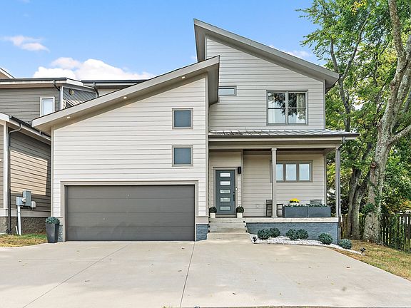 3rd image of 2712 Meadow Rose Dr #A