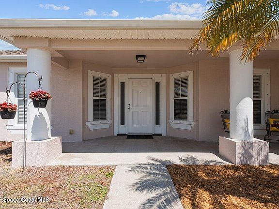 2nd image of 5412 Yaupon Holly Dr