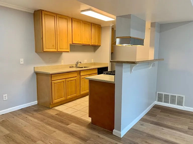 1163 Lakeview Cir — Photo 4