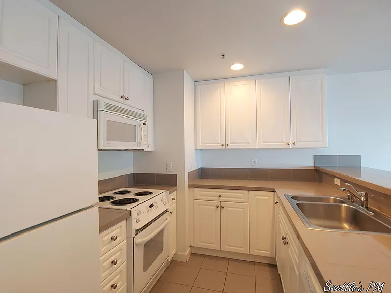 321 10th Ave S #607 — Photo 13