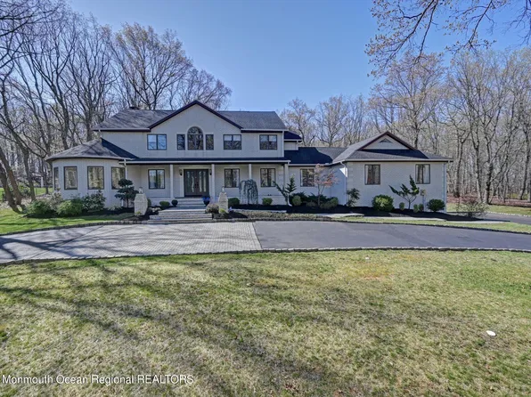 8 Country Club Lane, Marlboro, NJ 07746