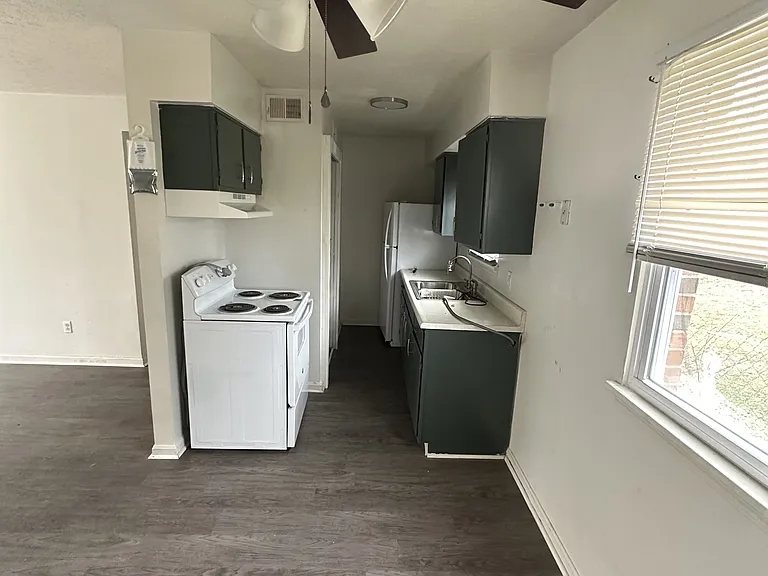 10404 Greentree Ln #2 — Photo 3