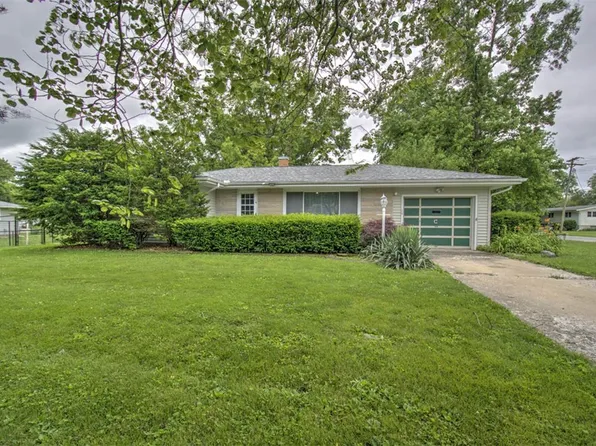 402 E Seiberling St, Blue Mound, IL 62513