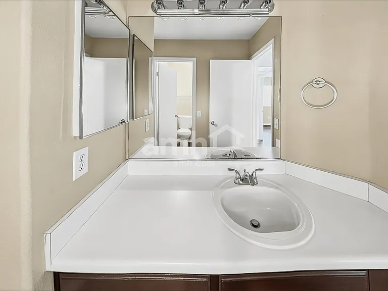 1717 Cedar Bluffs Way — Photo 14